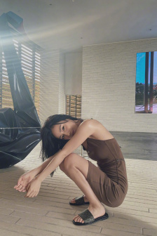 意大利母亲裸体藏丛林6小时