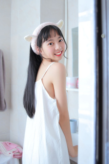 男友抓住我的奶下身挺进来小说